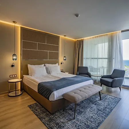 The Wave 4* Pomorie